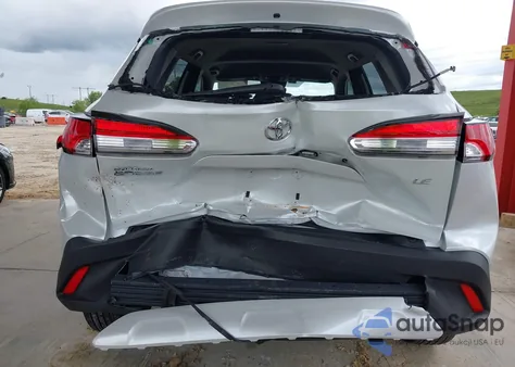 2024 Toyota Corolla Cross Le z USA, uszkodzony, nr VIN 7MUCAAAGXRV096814